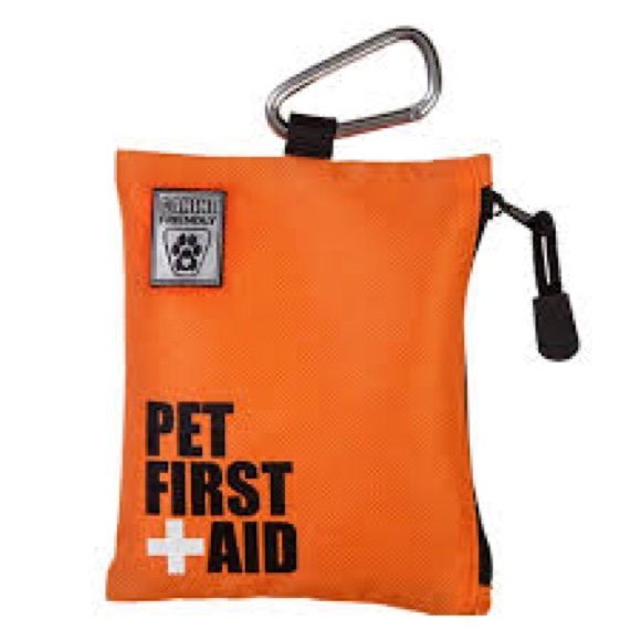 🥳HOST PICK🥳 NWT RC Pets Canine Friendly Pet First Aid kit - Picture 3 of 8